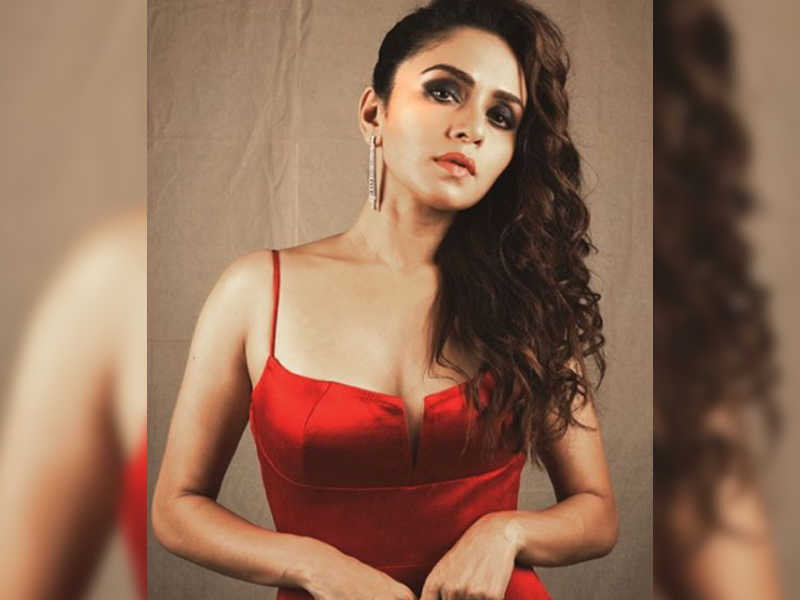 Everything About Khatron Ke Khiladi 10 Contestant Amruta Khanvilar – Relationships, Career, Bio, Networth, Boyfriends and Unknown Facts Revealed!